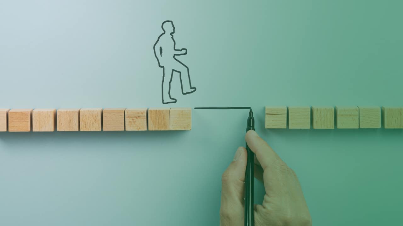 Cumuler un emploi salarié et une micro-entreprise : Ce qu’il faut savoir